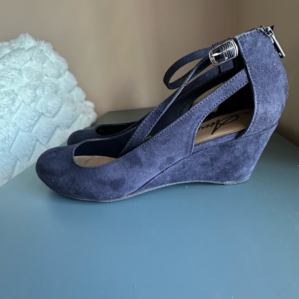 Arden B. Sofia Wedge Heels Navy Blue Ankle Strap Pumps Size 8.5 👠✨